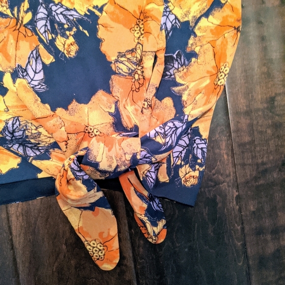 Summery Babaton Top 💕 - Picture 2 of 7